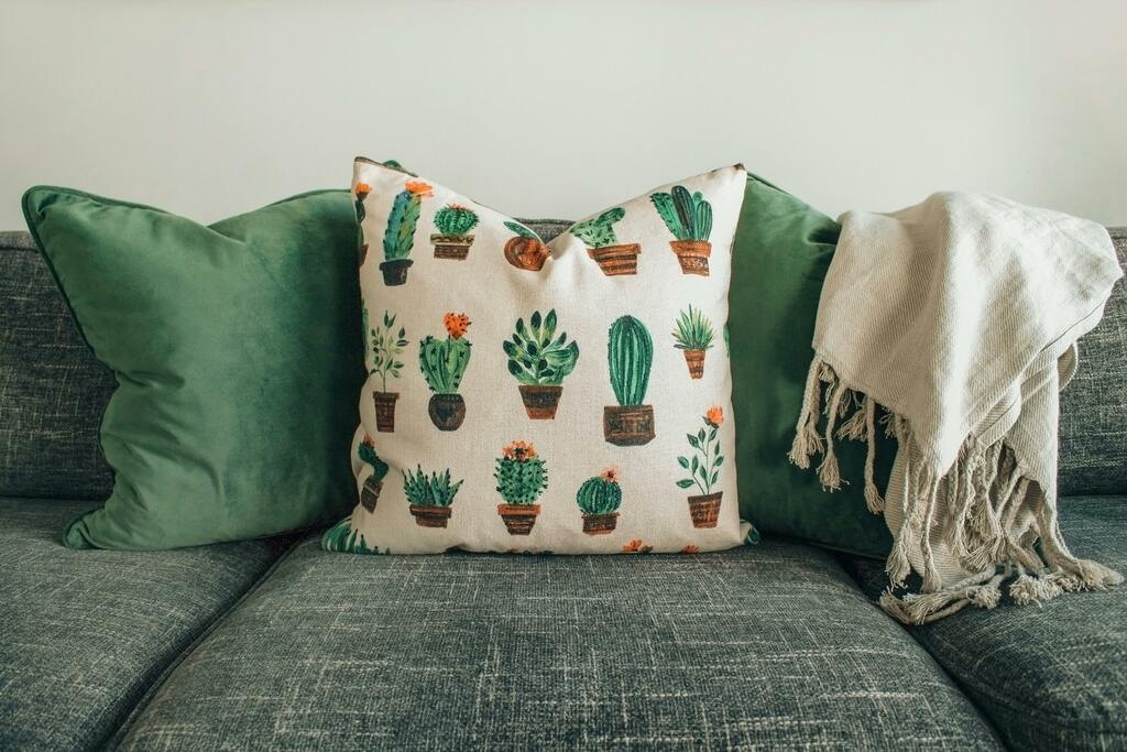 Čišćenje u Đakovu i okolici a modern living room with green cushions cactus pillow and cozy throw blanket on a sofa pxg9o3j9vxlb zodos92ua